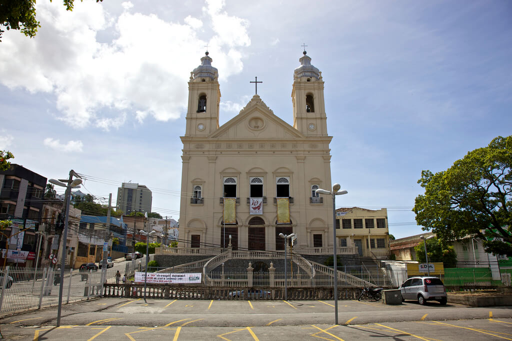 Catedral Metropolitana localizada próxima ao Mirante São Gonçalo em Maceió