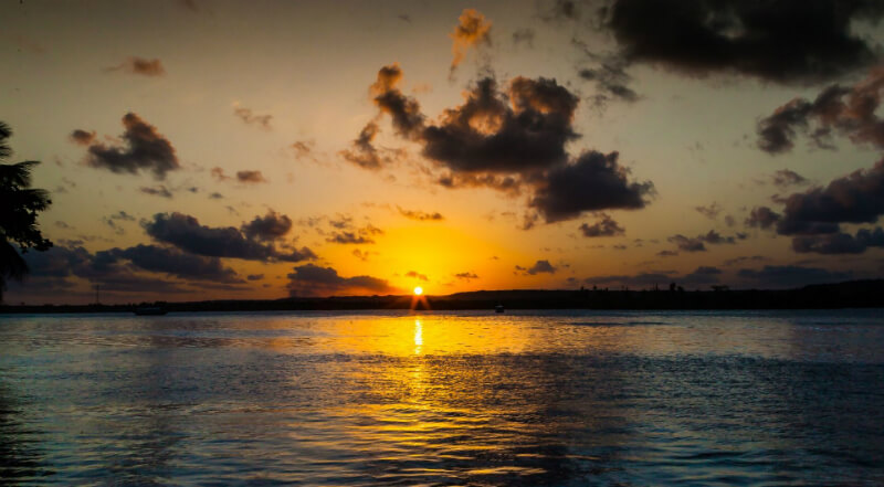 Pôr do sol na Lagoa Mundaú em Maceió