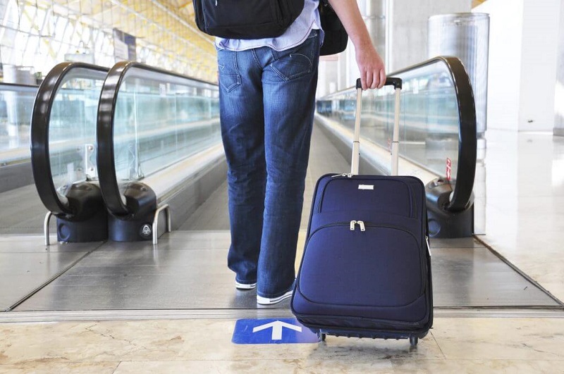 Bagagem de viajante em aeroporto